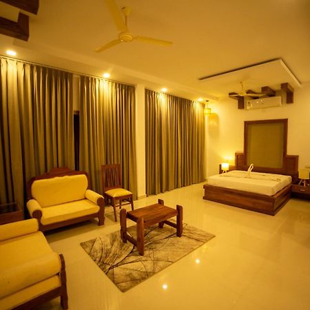 Opm Inn Payyannur Exterior photo