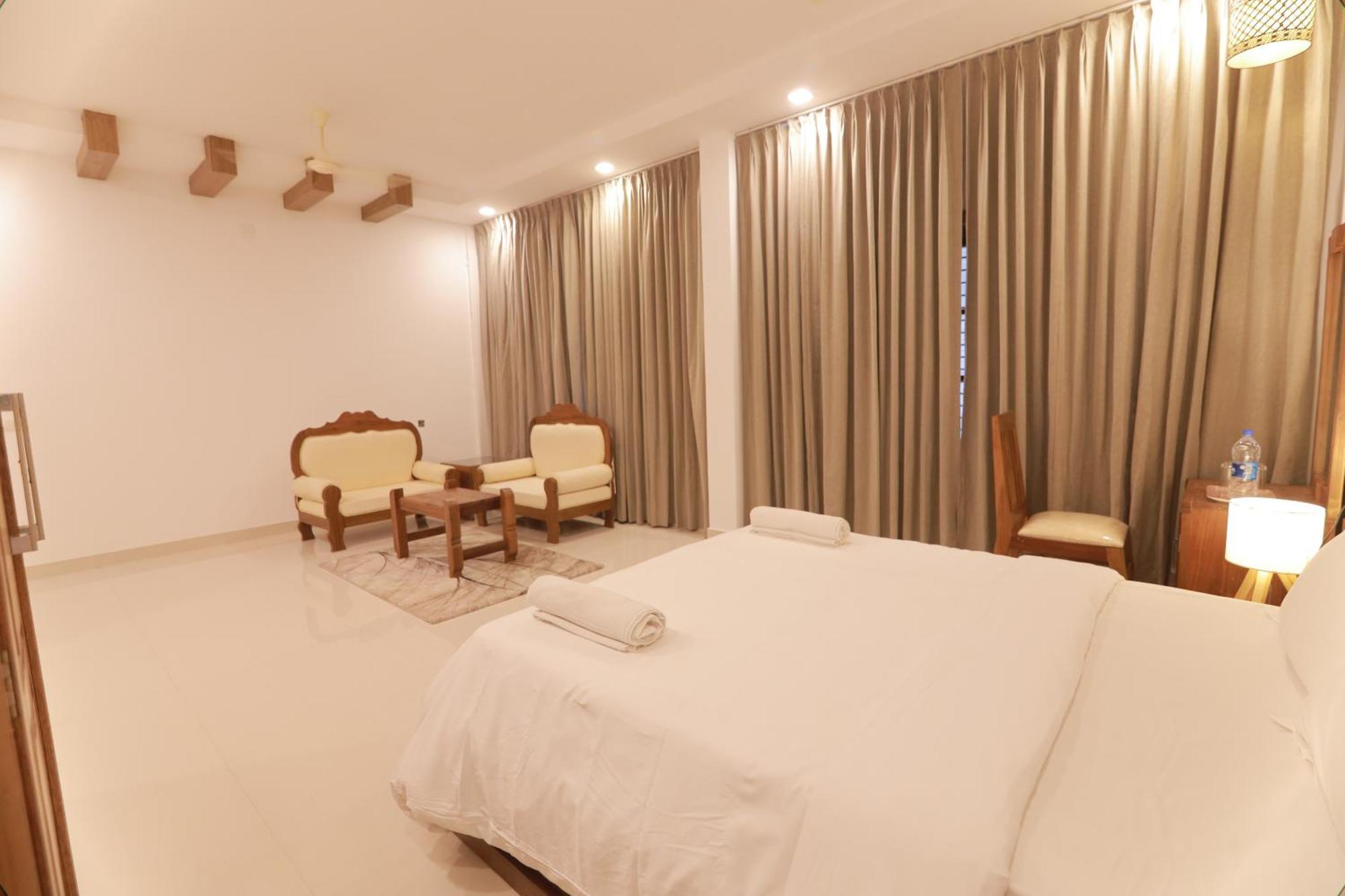 Opm Inn Payyannur Exterior photo