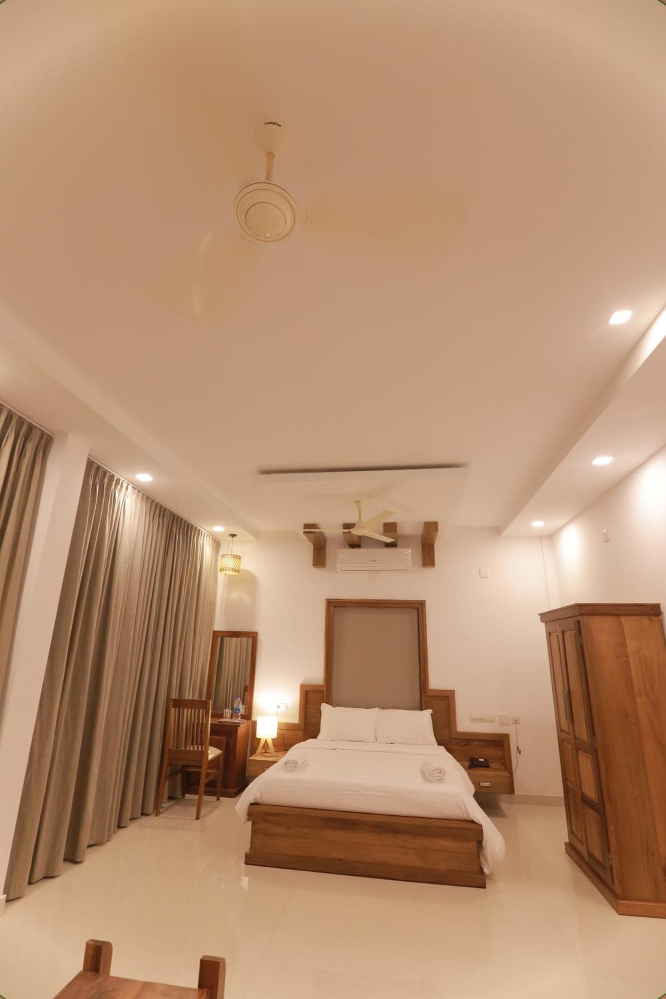 Opm Inn Payyannur Exterior photo