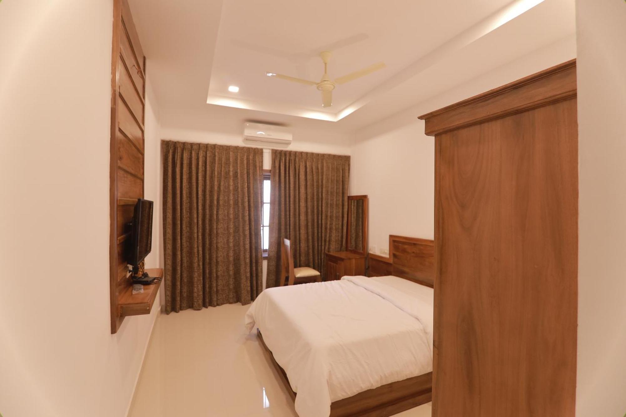 Opm Inn Payyannur Exterior photo